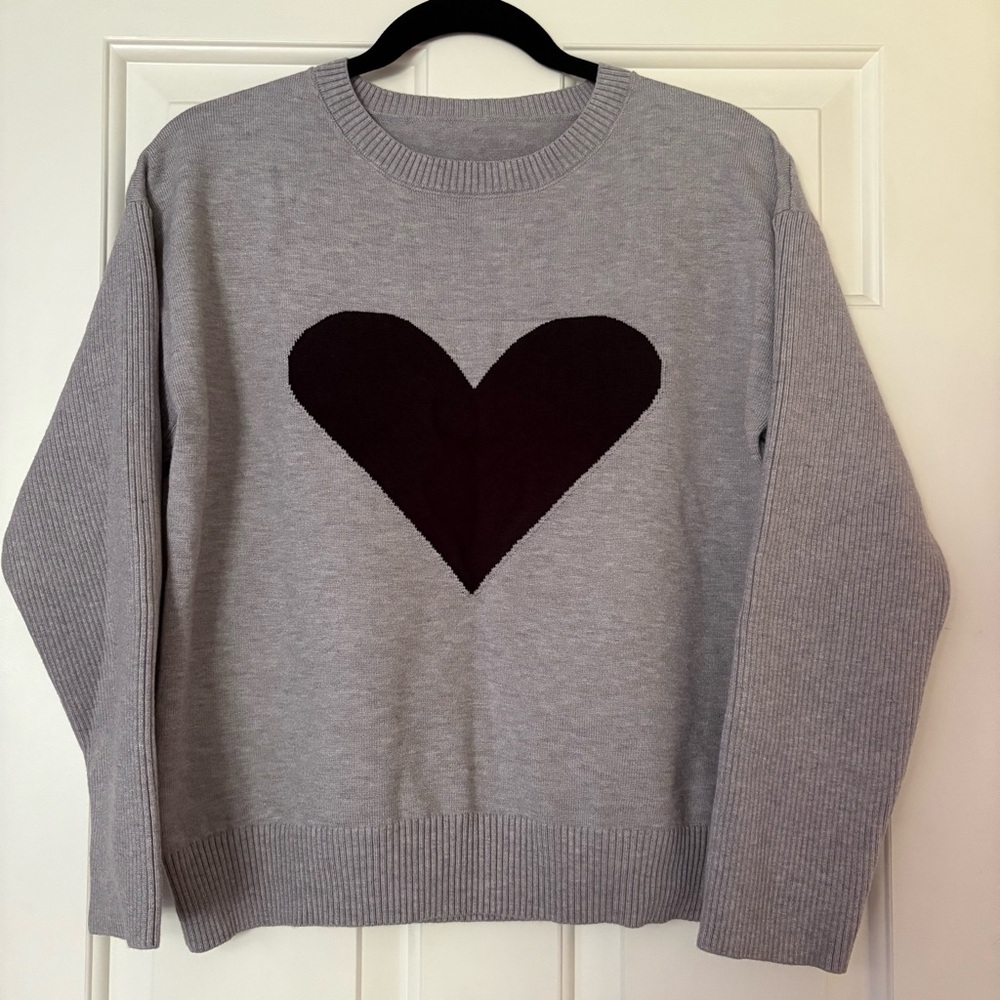 NWOT Grey Sweater with Black Heart Design Women’s M
